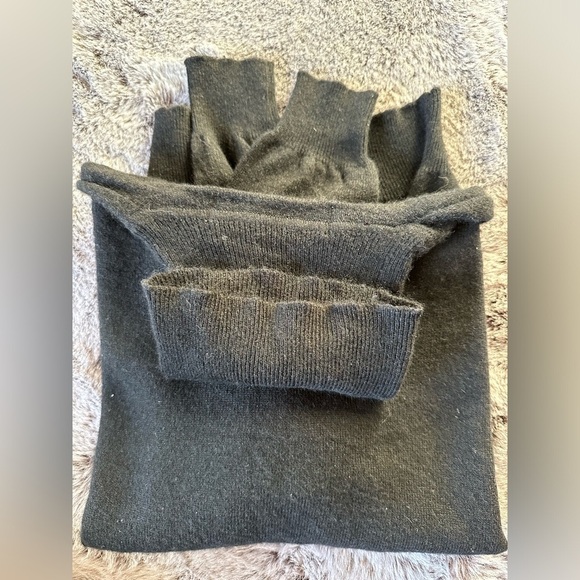 Valerie Stevens Two Ply Black Cashmere turtle neck Wool Sweater medium - Picture 8 of 11
